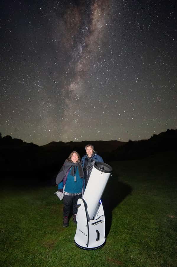 Akaroa: Stargazing Tour with 2 Telescopes & Souvenir Photos - Comfort on a cold night: blankets, hot drinks, and real clothing advice