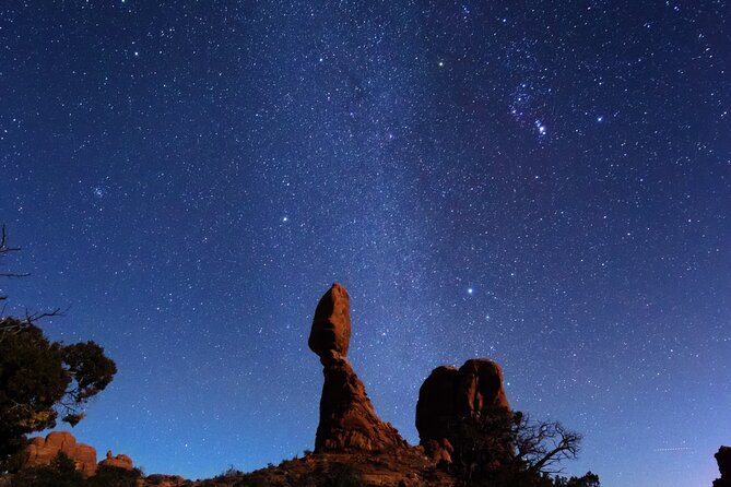 Astro-Photo, Hiking and Stargazing Tour in Arches National Park - The 2-hour night hike that turns arches into a photo subject