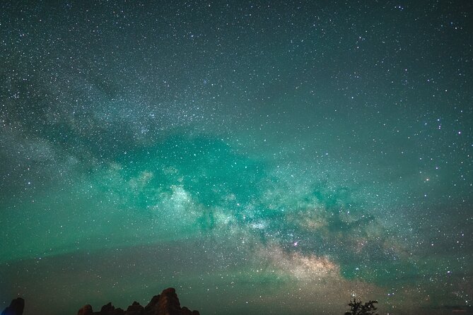 Astro-Photo, Hiking and Stargazing Tour in Arches National Park - Milky Way moments and constellation teaching that sticks