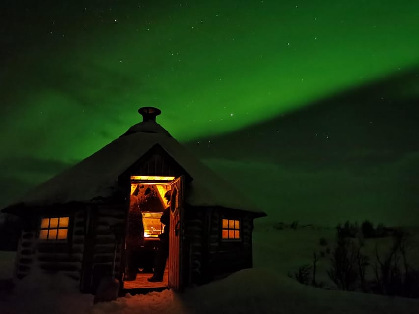 Björkliden/Abisko: Night Sky Snowmobile Tour - Gear and helmets: What’s included (and what you still should bring)