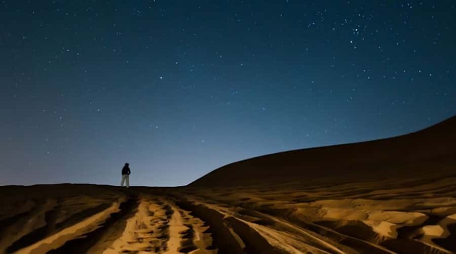 Doha: Night Desert Safari with Stargazing & Camel Ride - The photo stop and inland sea moment: where the desert meets water