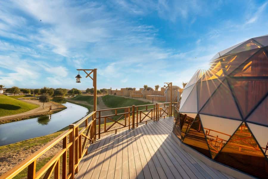 Dubai: Overnight Safari with Luxury Dome Stay & Stargazing - Dinner under the stars and the stargazing telescopes that make it click