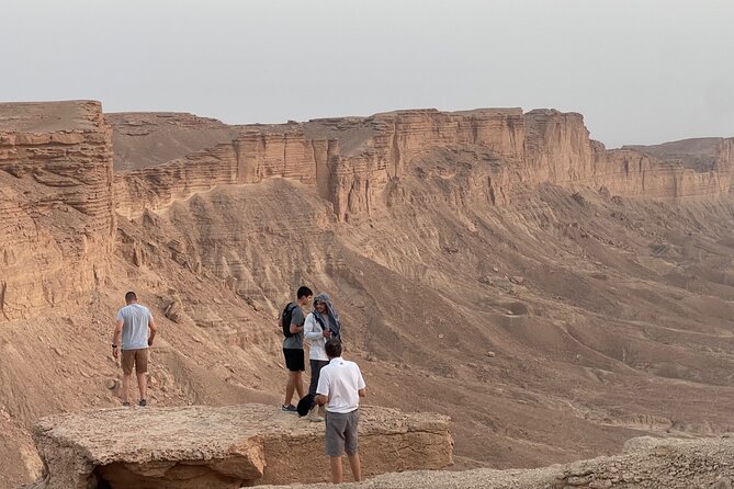 Edge of the World with 4x4 vehicles, sunset Dinner and stargazing - Guides and drivers: what to expect from the human side