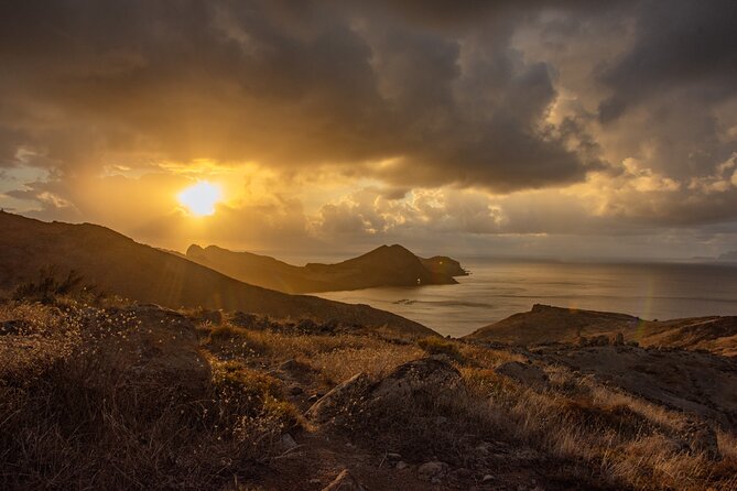 Heavens Tour: Sunset & Stargazing in Madeira - Pico do Arieiro: Where the Light Starts to Change