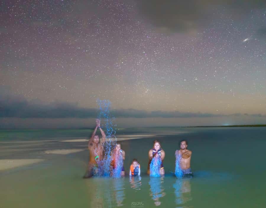Holbox: Bioluminescence by Kayak and Stargazing. - Key Points at a Glance