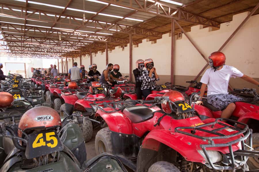 Hurghada: Sunset Quad Bike, Camel w/ Opt Stargazing and BBQ - BBQ dinner and the Oriental dance show after the dunes
