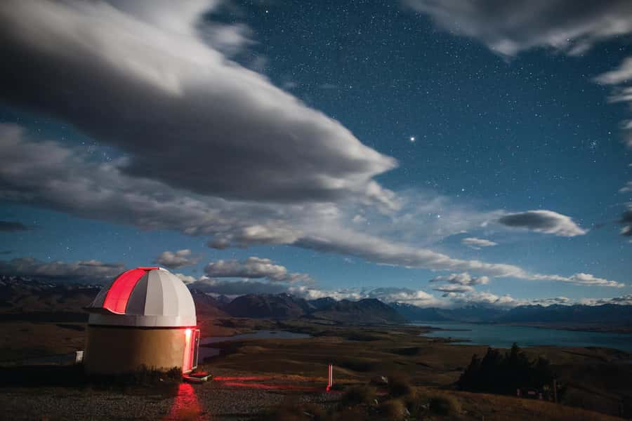 Lake Tekapo: Mountaintop Stargazing at Mount John Summit - Guide energy matters: why this tour’s storytelling gets repeat praise
