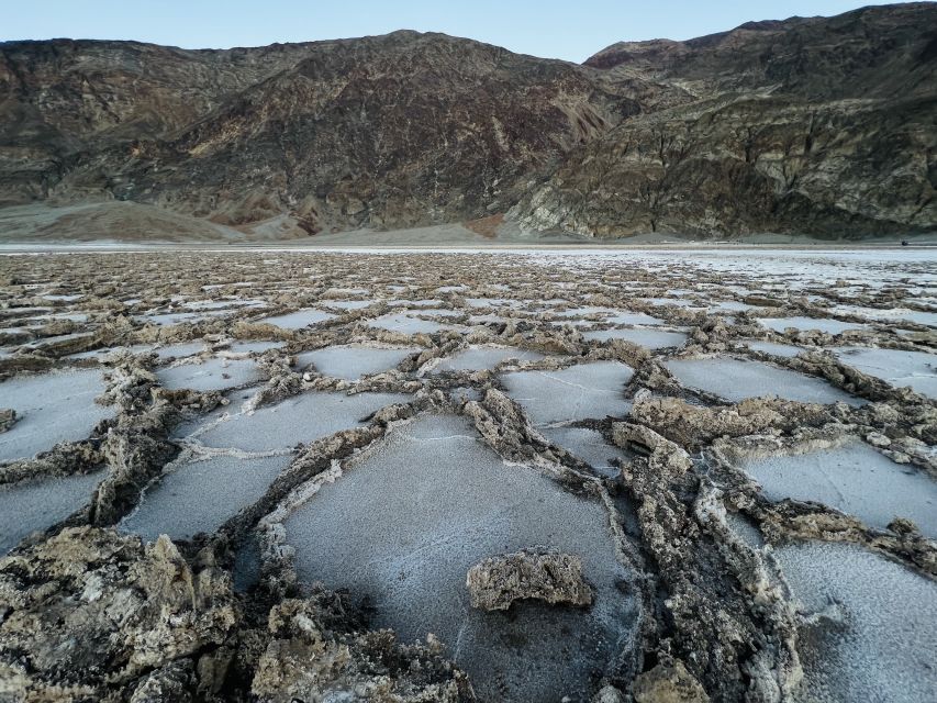 Las Vegas: Death Valley Day Trip with Stargazing - Sunset over the mountains: the light you came for