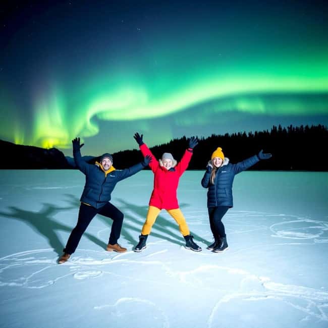 Levi: Northern Lights Tour and Stargazing by Telescope - Campfire warmth: the comfort strategy that makes the night work