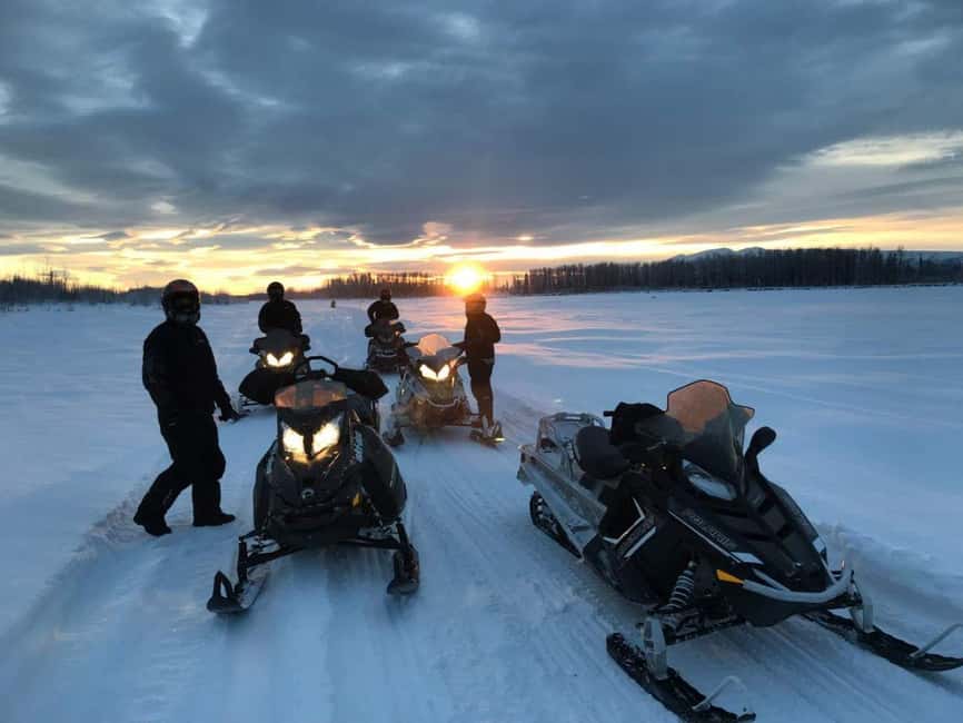 Levi: Twilight Snowmobile Safari & Stargazing Experience - Getting There: Pickup Van, Transfer, and the Mood Shift