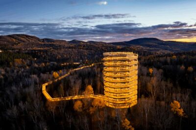 Mont-Tremblant: Treetop Observatory and Self-Guided Walk - Entering the site: parking, reception, and the fast queue