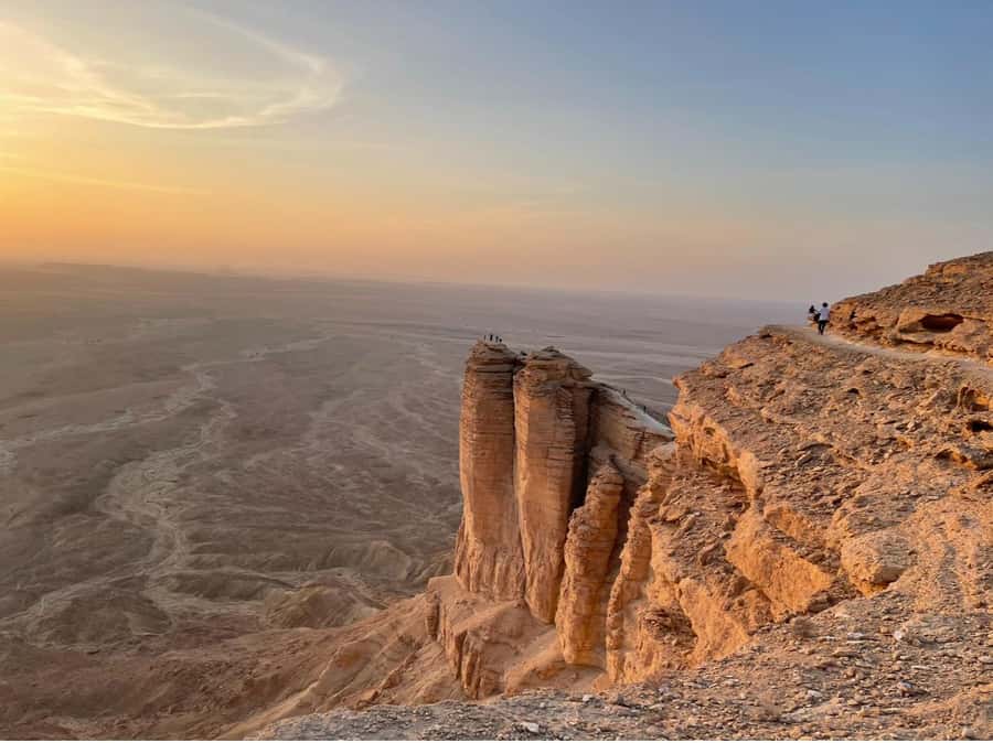 Riyadh: Edge Of The World, camels &Stargazing with 4x4 - Edge of the World near Riyadh: why this hike feels different