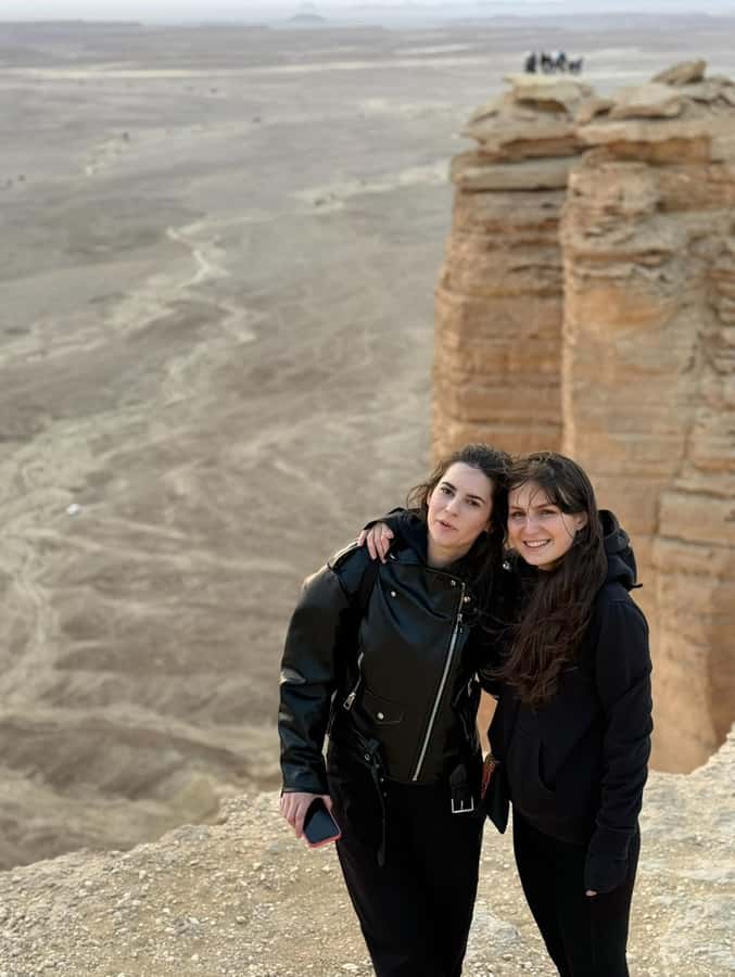 Riyadh: Edge Of The World, camels &Stargazing with 4x4 - Sunset timing: how to get the best light without stressing