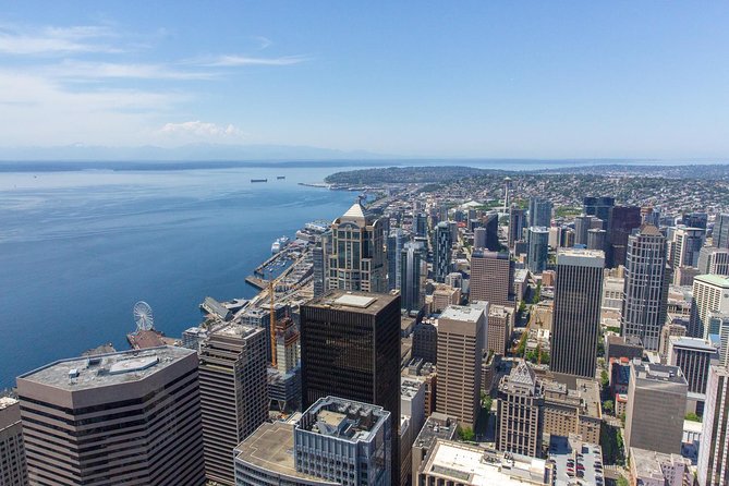 Sky View Observatory at the Columbia Center Admission Tickets - What the experience feels like on the deck