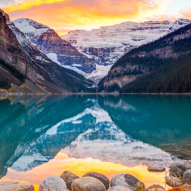 Sunrise or Sunset/Stargazing Tour at Moraine Lake from Banff - Comfort Kit and Drinks: Headlamps, Blankets, Ponchos, and Warm Tea