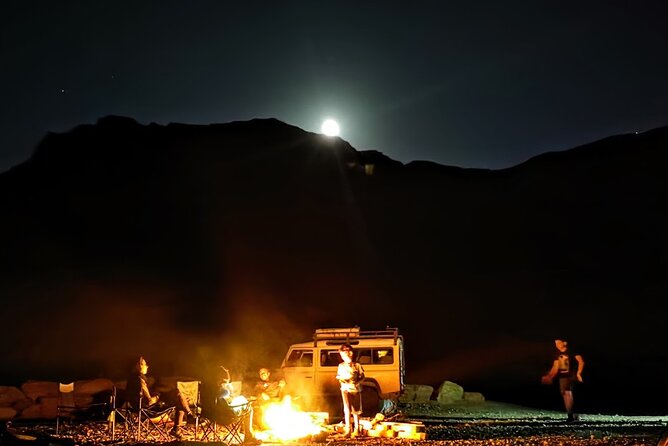 Sunset time Ramon Crater Jeep tour, bonfire and stargazing - Sunset Jeep Into Ramon Crater: How the Night Starts Before It Gets Dark