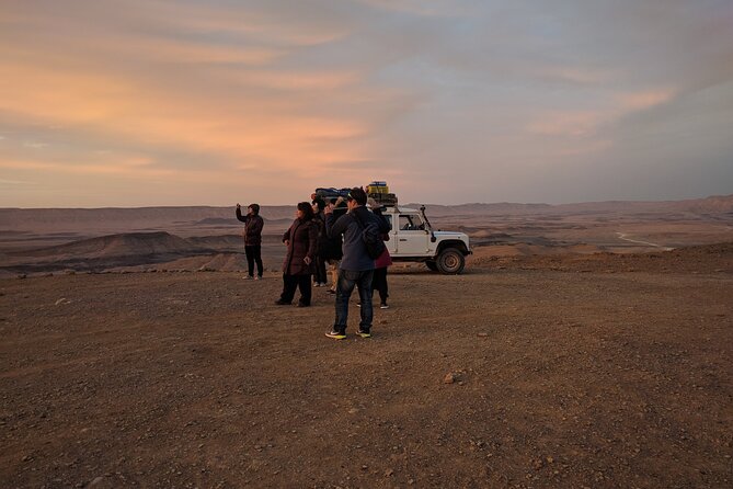 Sunset time Ramon Crater Jeep tour, bonfire and stargazing - The guide factor: Eyal’s style and why it matters in the dark