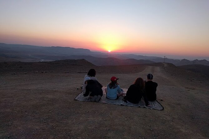 Sunset time Ramon Crater Jeep tour, bonfire and stargazing - Getting the most out of a sunset crater + stars night