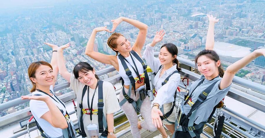 Taipei: Taipei 101 Observatory - Skyline 460 Cloud Walk - Included Perks That Add Real Value: Photo, Beverage, and Souvenirs