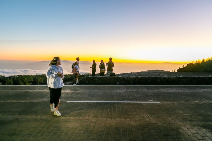 Teide National Park: Sunset & Stargazing Safari with Dinner - Timing and the reality of cold mountain nights