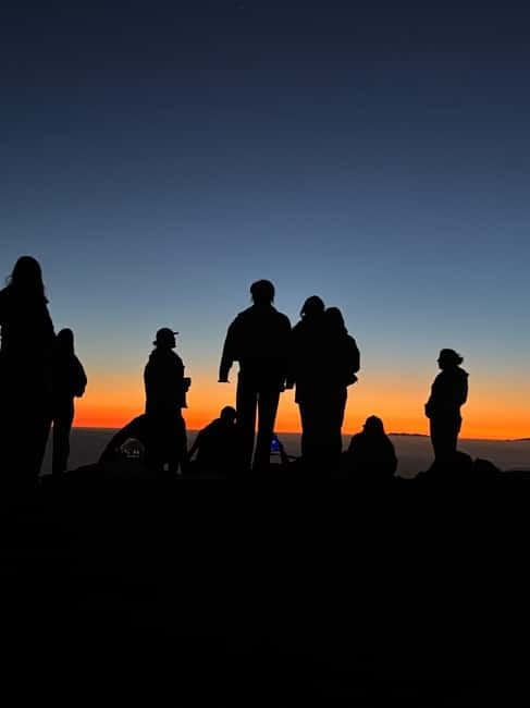 Teide: Small Group Sunset Adventure with Picnic & Stargazing - Mirador de Samara: the picnic above the clouds and the sunset hour
