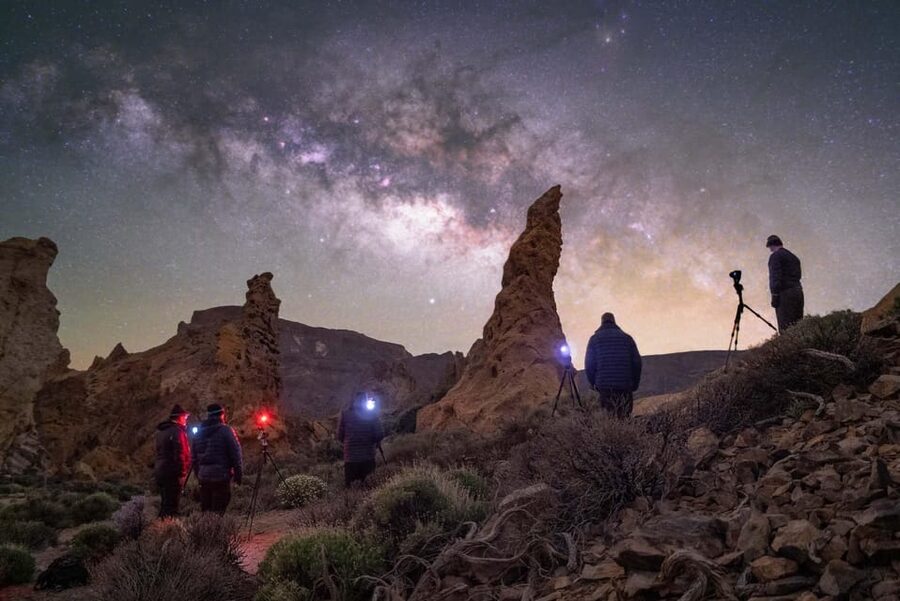 Tenerife: Teide National Park Sunset & Stargazing Tour - The sunset stop: clouds, color, and a good photo setup