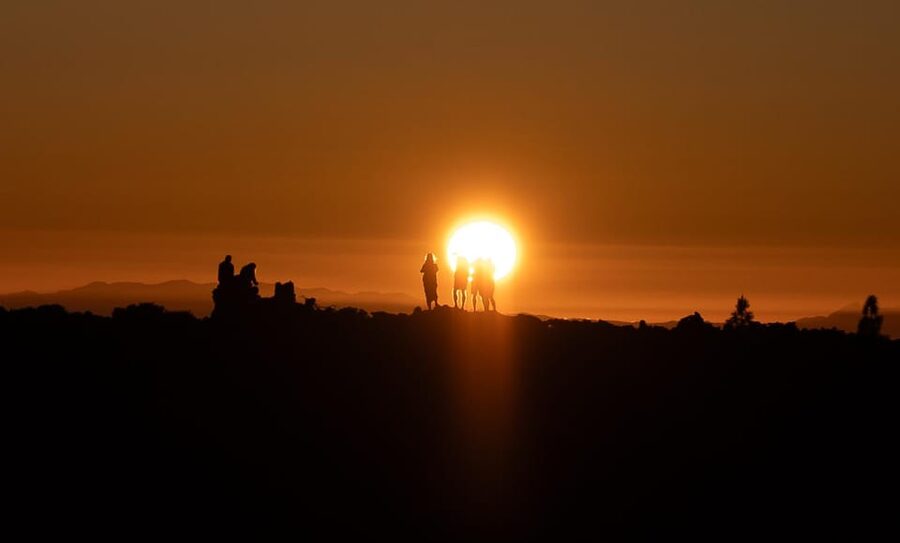 Tenerife: Teide National Park Sunset & Stargazing Tour - Telescopes and laser pointers: how the night program really works