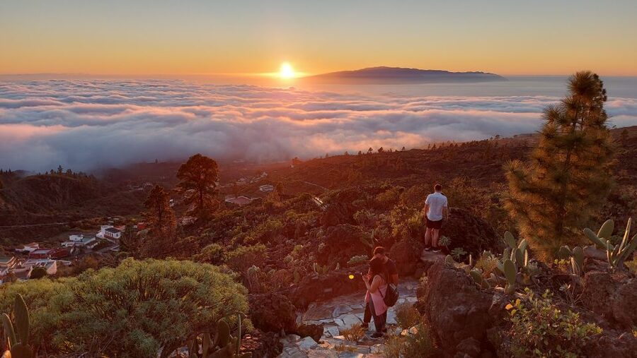 Tenerife: Teide National Park Sunset & Stargazing Tour - What you can see: Moon, planets, Milky Way, and Andromeda