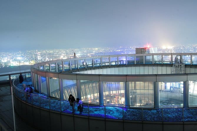 Umeda Sky Building KUCHU-TEIEN OBSERVATORY - The skywalk between towers: the real height-test moment